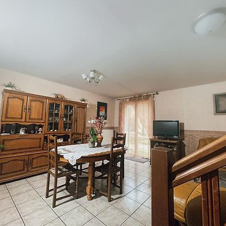 Апартаменти La Perle Rose Only Women Femmes Uniquement Венісьє Екстер'єр фото