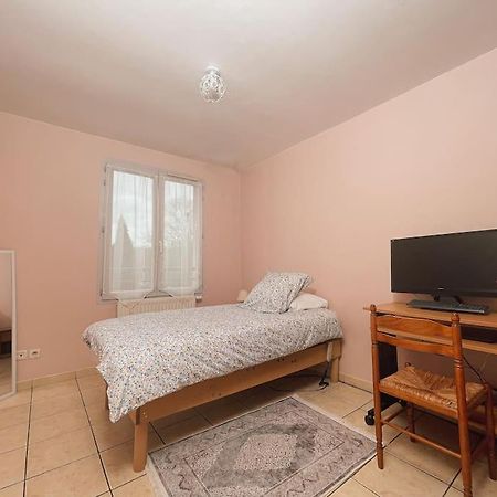 Апартаменти La Perle Rose Only Women Femmes Uniquement Венісьє Екстер'єр фото